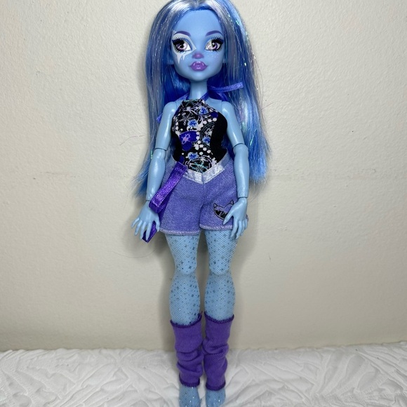 Monster High G3 Abbey Abominable Skulltimate Secrets Wave 4 - Picture 2 of 4